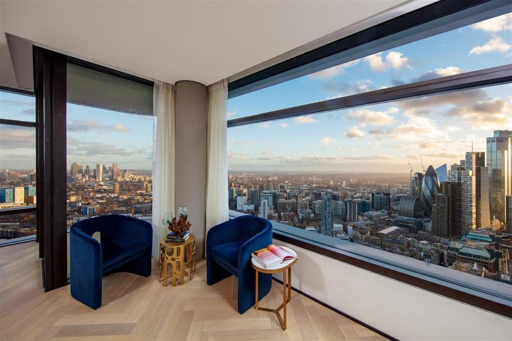 Panoramic London skyline view
